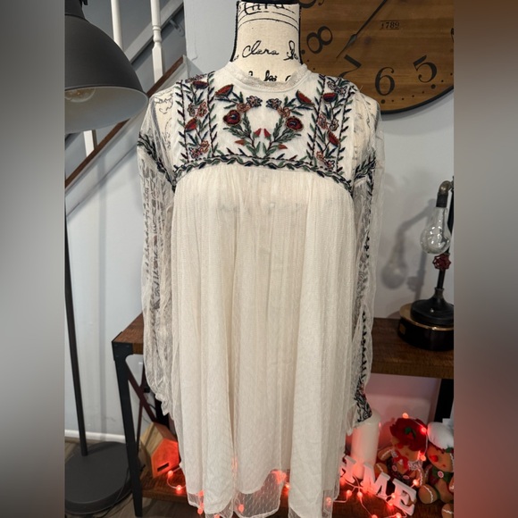 zara white dress with embroidered flowers ZARA. White floral dress TM – Hibuy market main image 1